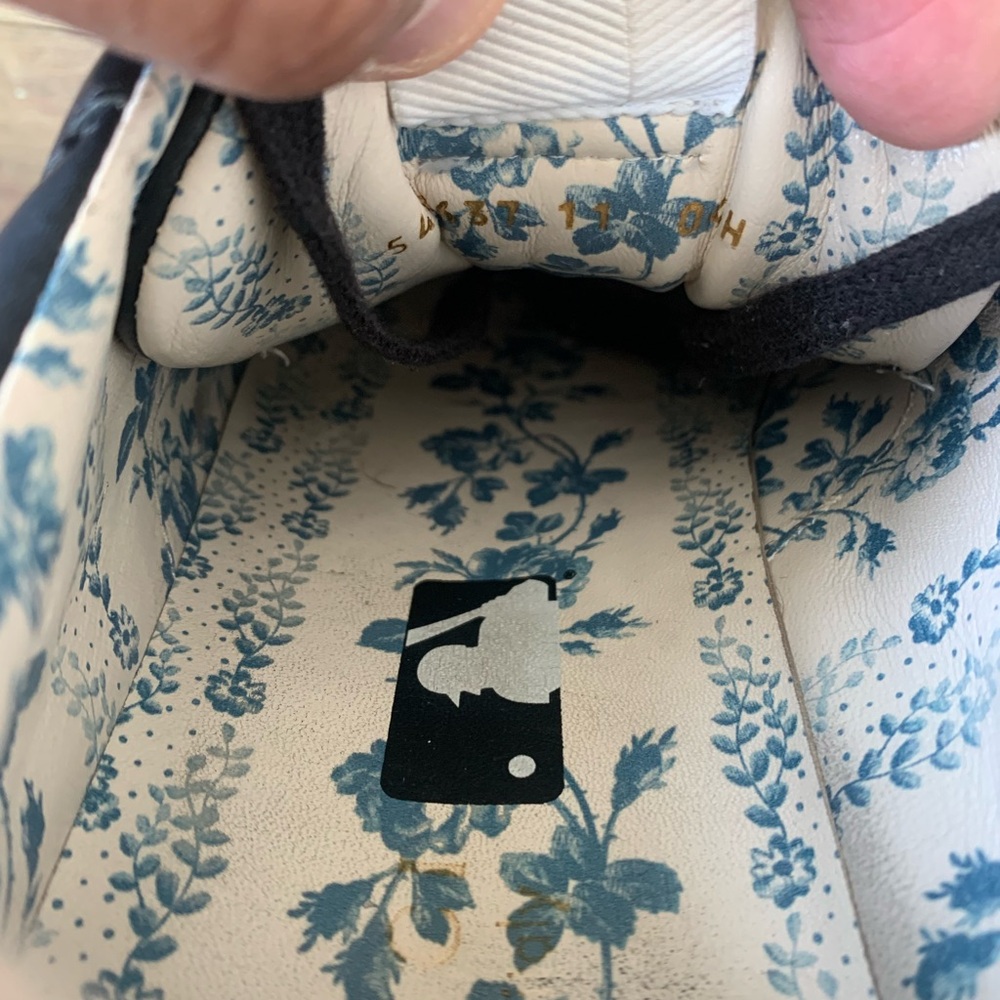 Gucci rhyton LA Angels sz 11 G black red 548637 DRW00 Used men sneakers - Picture 9 of 9